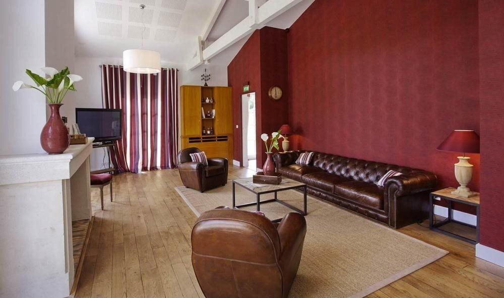 Chateau Lagrange - carbon neutral hotel in Langoiran