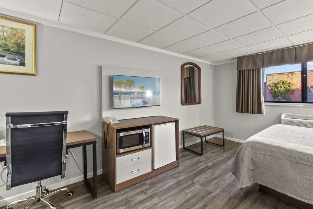 Quality Inn & Suites Green Bay Downtown - photo 34