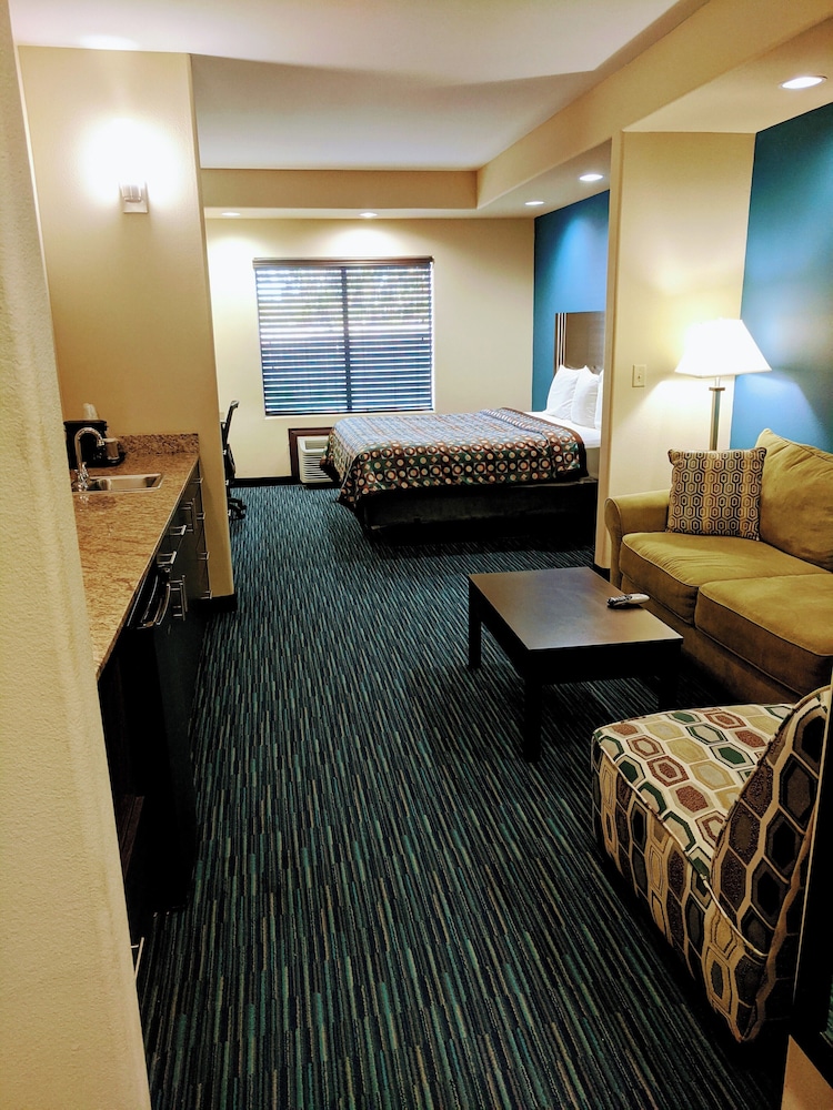 Karnes City Lodge By OYO Hwy 181 - photo 17