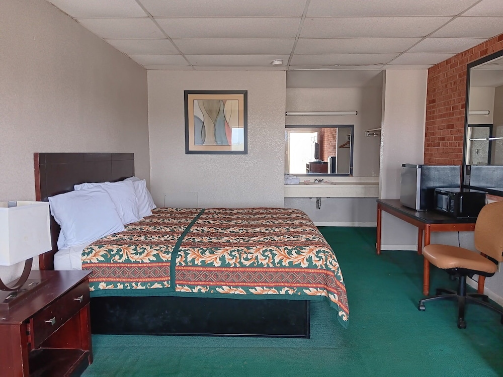Sheldon's Motel and Restaurant - photo 7