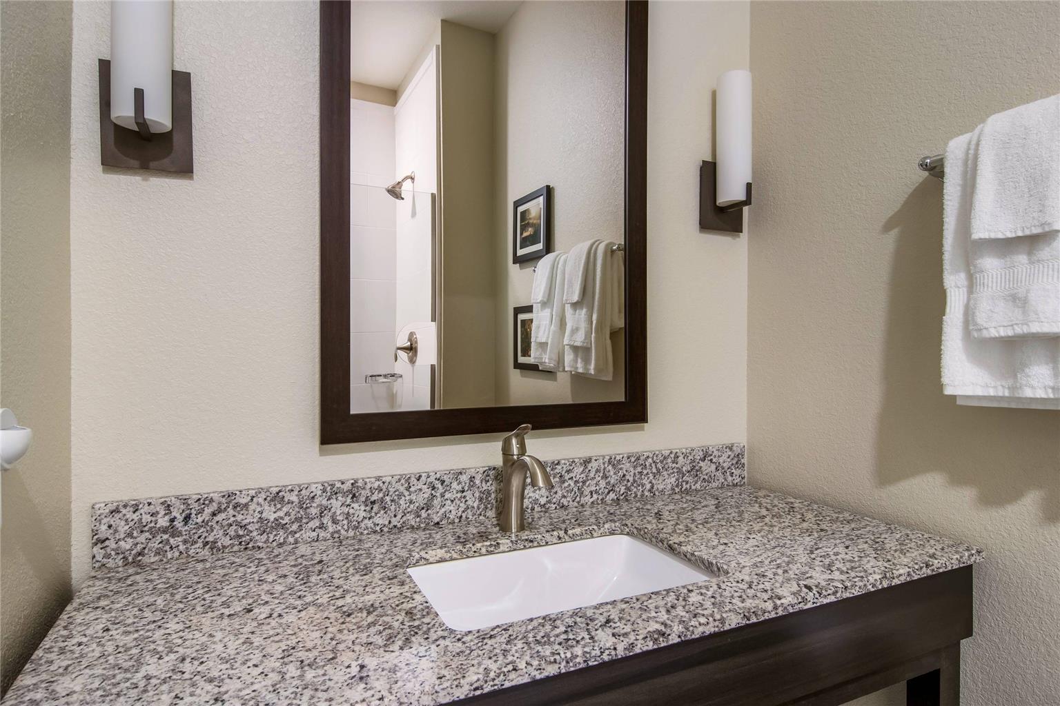 Comfort Suites Brunswick Town Center - photo 23