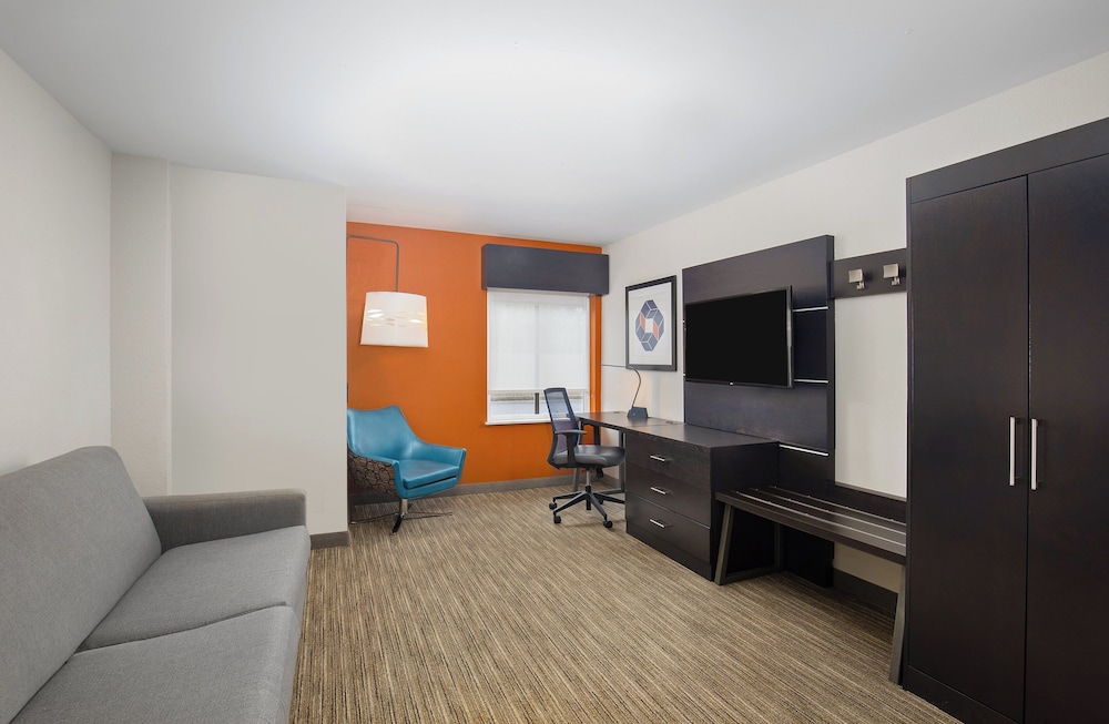 Holiday Inn Express & Suites Locust Grove by IHG - photo 14