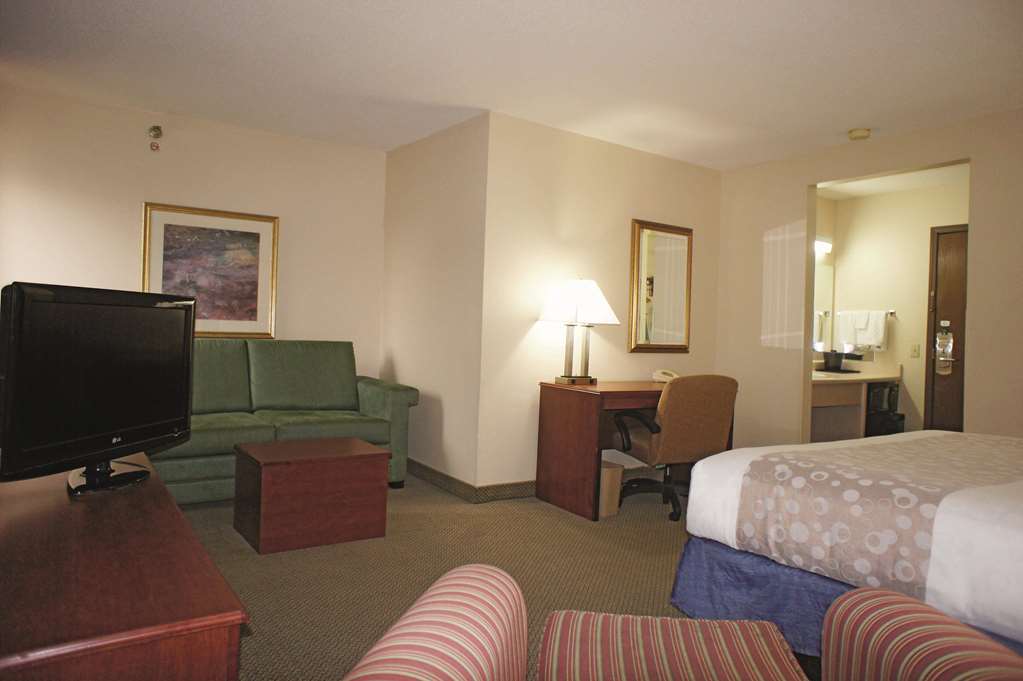 La Quinta Inn by Wyndham Omaha Southwest - photo 14