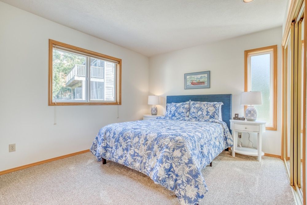 Puffin Hollow Meredith Lodging in Pacific, United States