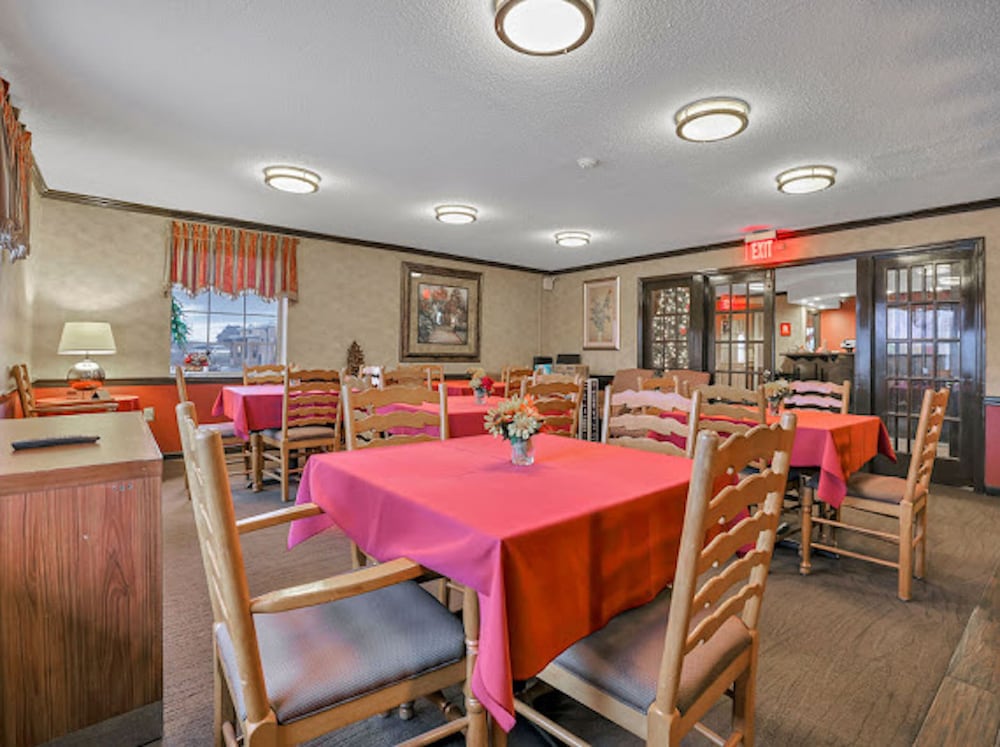 Red Roof Inn Uhrichsville - photo 27