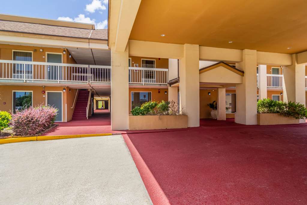 Suburban Studios Hotel Kingsland Near I 95 - photo 3