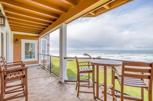 Somewhere at the Beach - photo 42