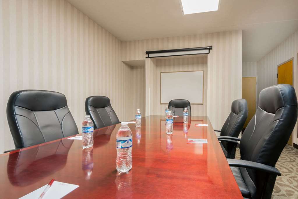 Ramada by Wyndham Columbus North - photo 21
