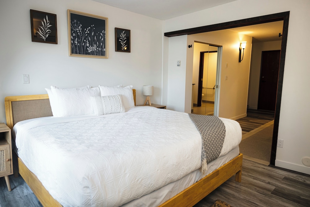 Tofino Oceanfront Hotel Suite 3 in Tofino, Canada