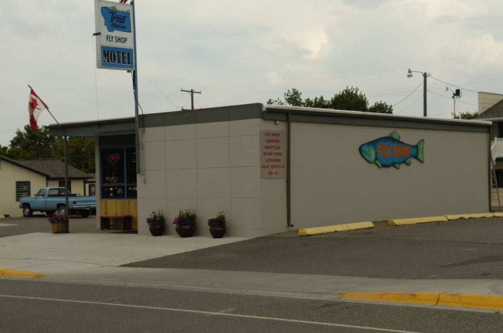 Trout Montana Motel - carbon neutral hotel in Cascade