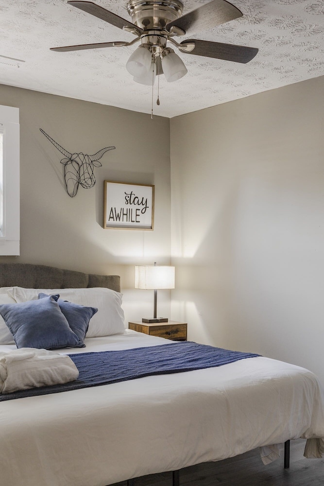 Newly renovated 4BR CozySuites - photo 6