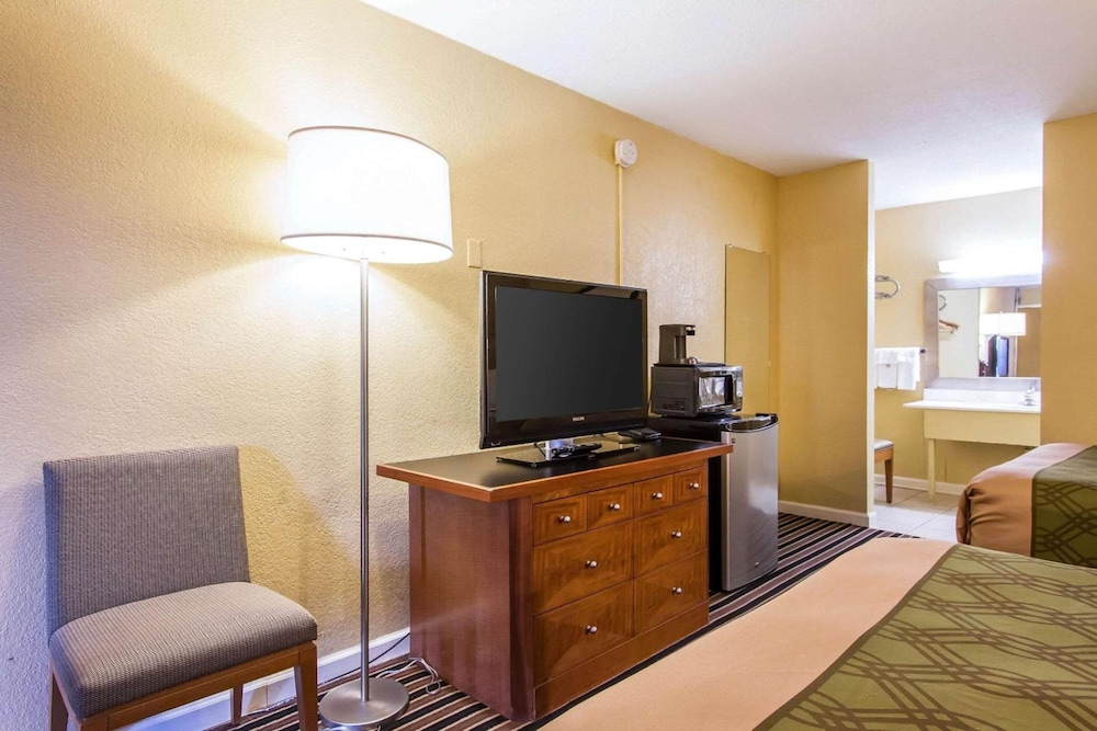 AmeriVu Inn & Suites Gilbertsville - photo 14
