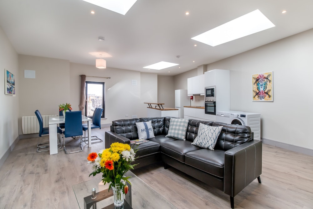 Central Park Apartment 3 — 4-Star Luxury Hotel in Cill Airne, Republic of Ireland