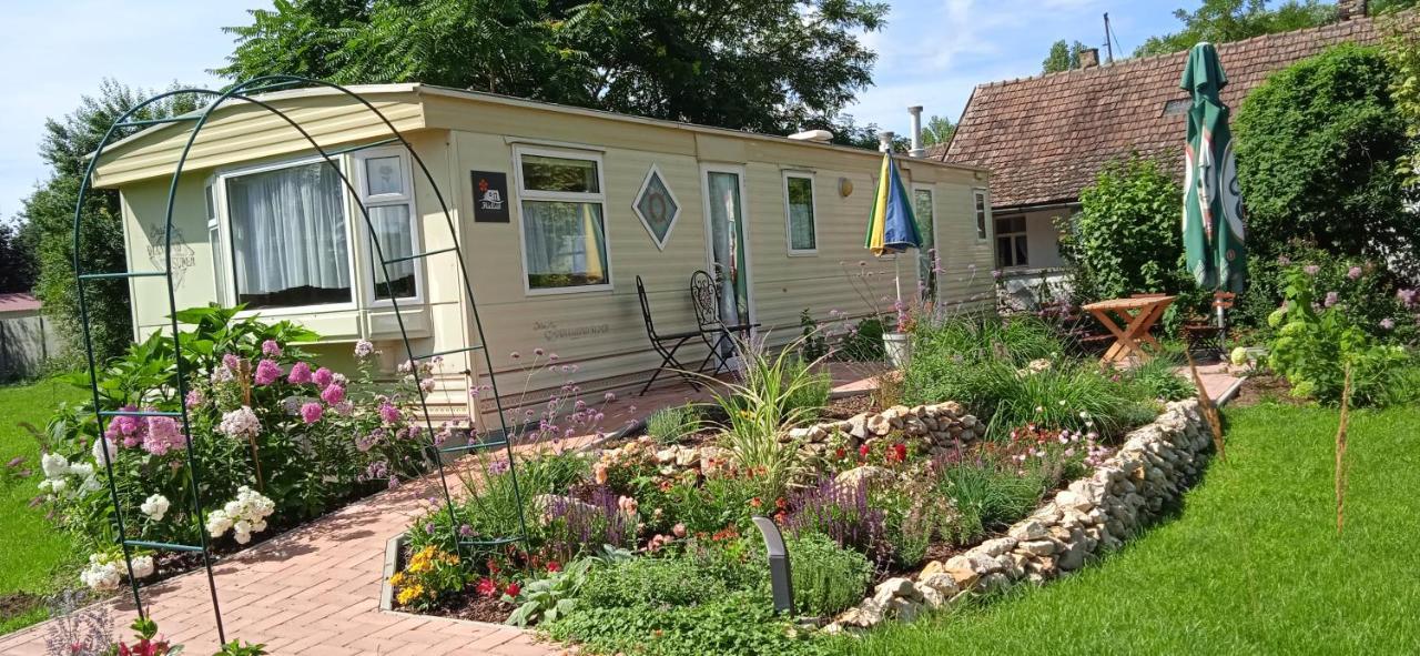 Hídláb Mobil Apartman — 4-Star Luxury Hotel in Kimle, Hungary