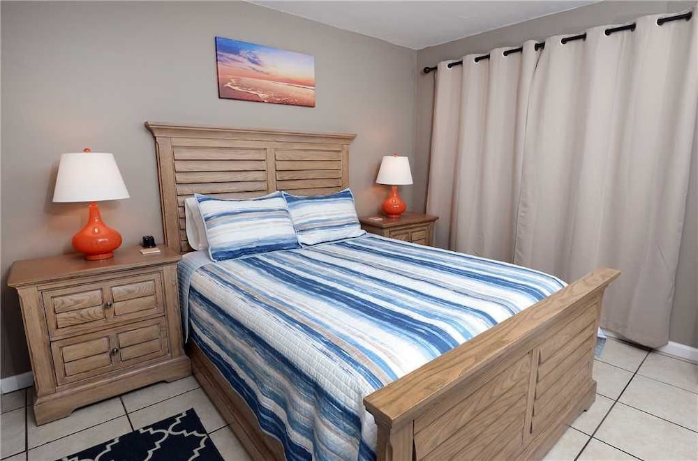 Regency Towers 624 Three Bedroom Condo - photo 3