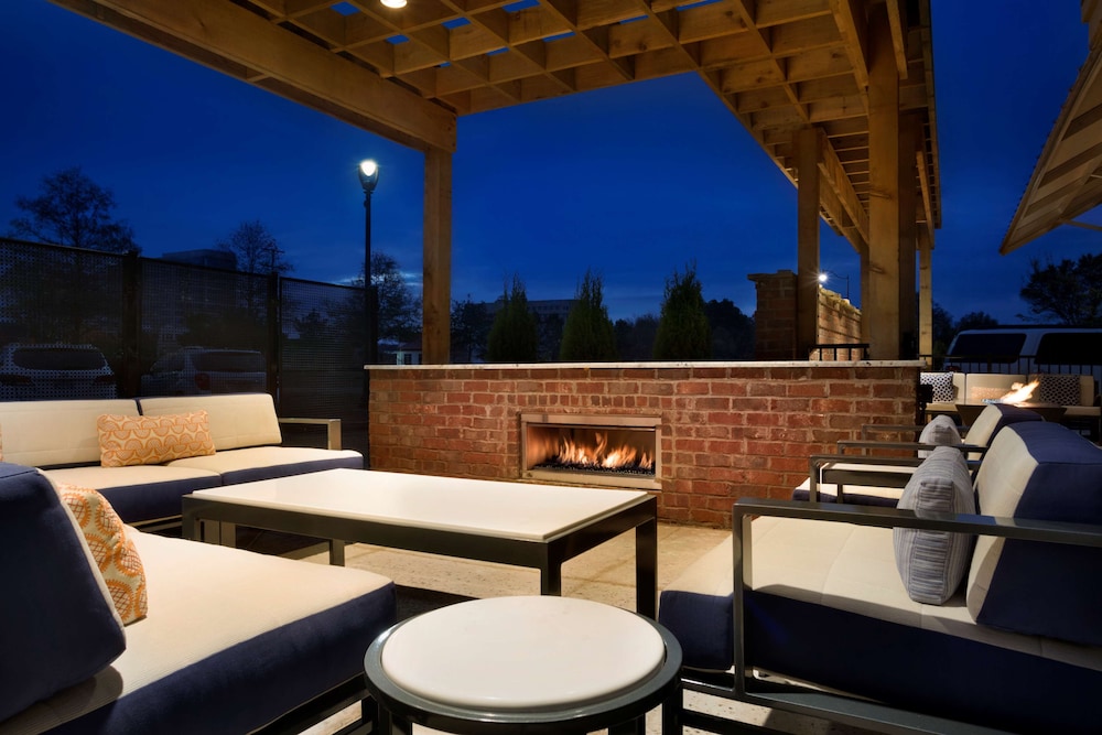 Embassy Suites by Hilton Jackson North Ridgeland - photo 40