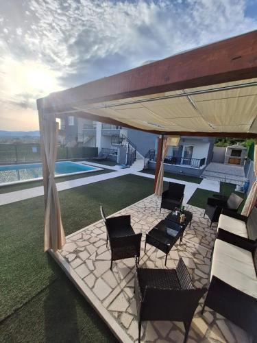 Casa Blanca — 4-Star Luxury Hotel in Kastel Sucurac, Croatia
