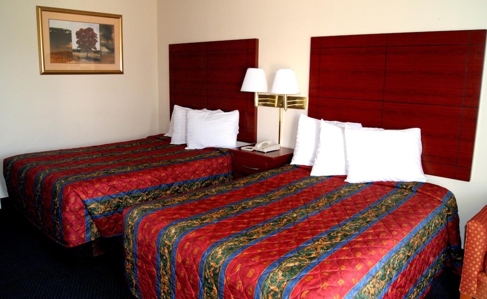 Red Carpet Inn - photo 18