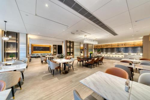 Atour Hotel Hangzhou Binjiang Powerlong City — 4-Star Luxury Hotel in Hangzhou, People's Republic of China