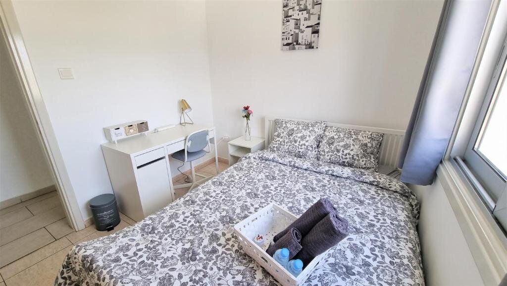 Coastal Getaway: 2 Apartments for up to 14 guests Light flooded and Spacious