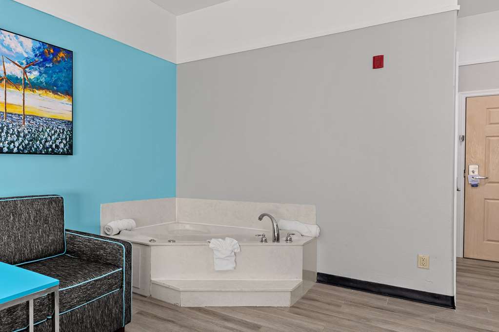 La Quinta Inn & Suites by Wyndham Raymondville - photo 69