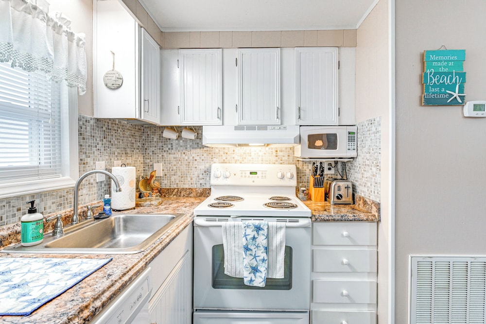 1 2 Mi to Ocean: Surfside Beach Resort Home - photo 8