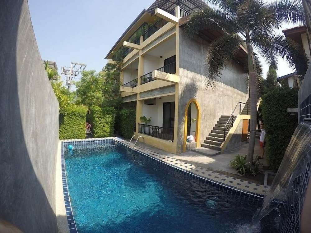 B Happy Resort - carbon neutral hotel in Phuket