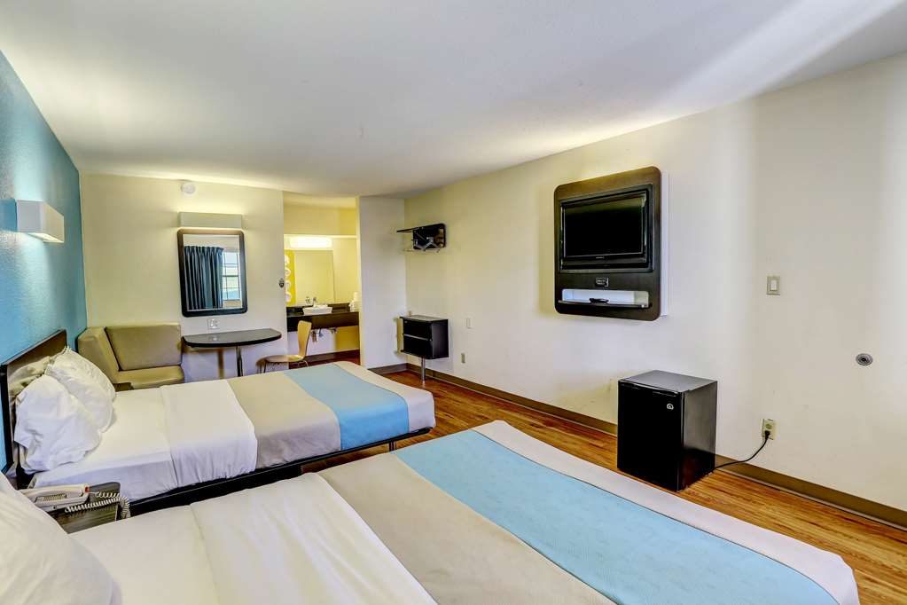 Motel 6 Dickson TN - photo 29