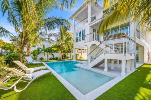 The James in Anna Maria, United States