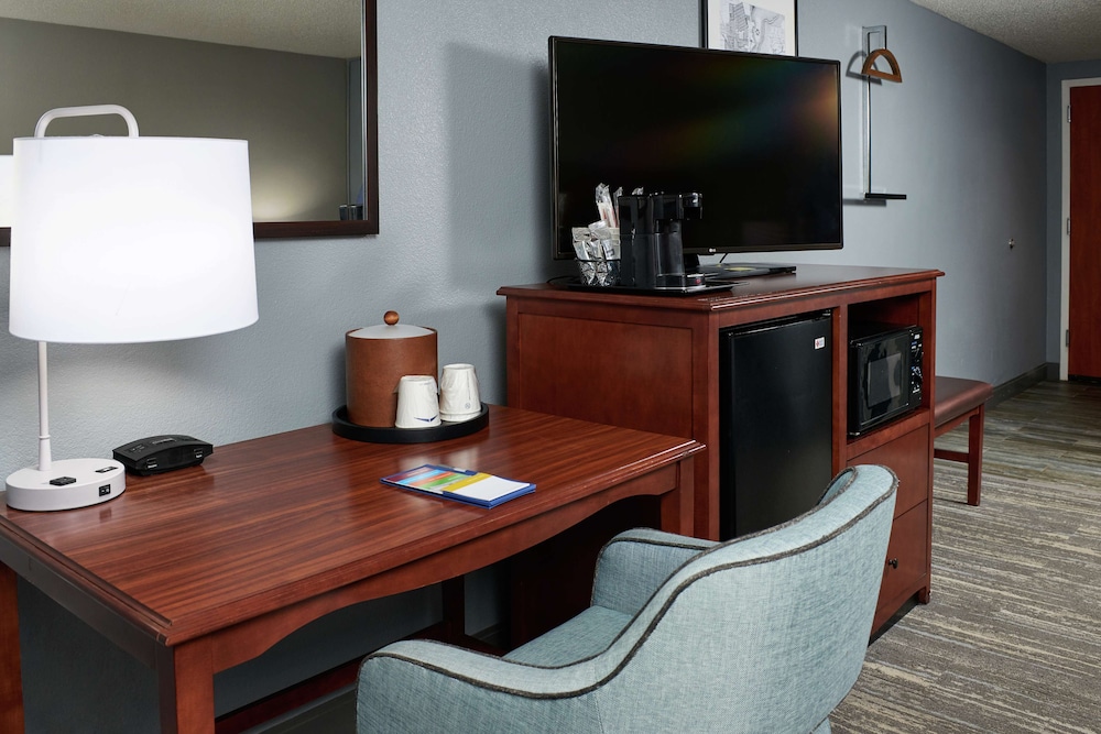Hampton Inn Beaumont - photo 10