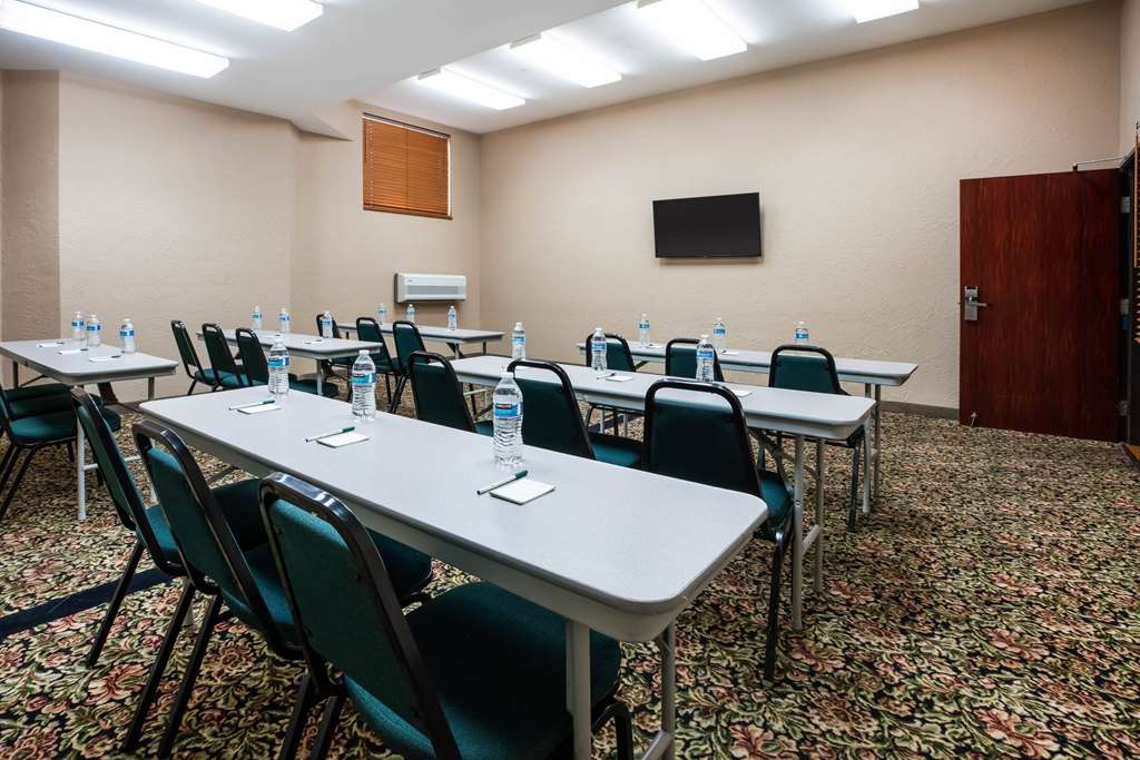 La Quinta Inn & Suites by Wyndham Portland Airport - photo 24