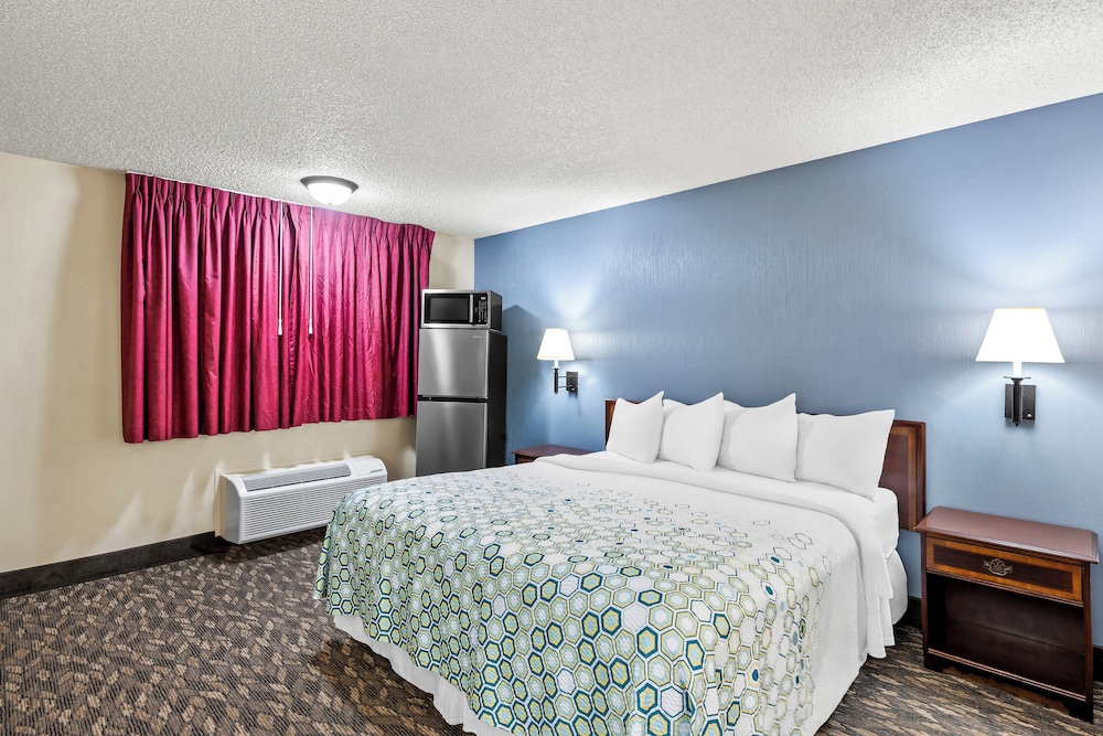 HomeTowne Studios by Red Roof Yuba City Bonanza Marysville - photo 17