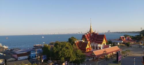 Apartment in Bang Saray center with panoramic view from sea to mountains — 4-Star Luxury Hotel in Sattahip, Thailand