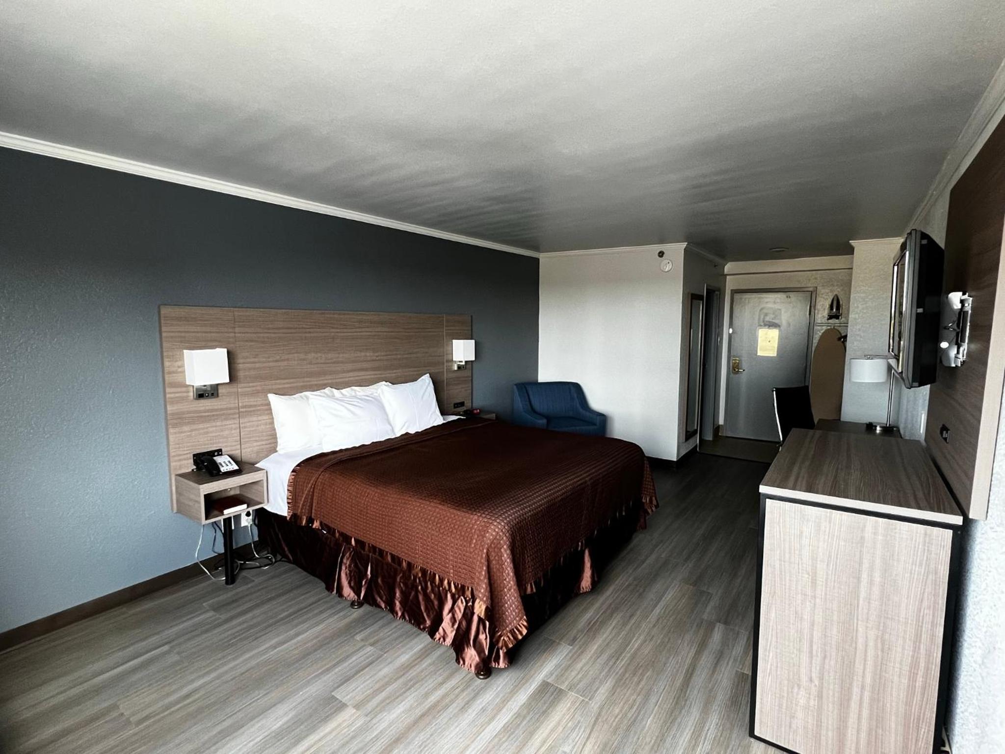 Super 8 by Wyndham Fort Worth Entertainment District - photo 35