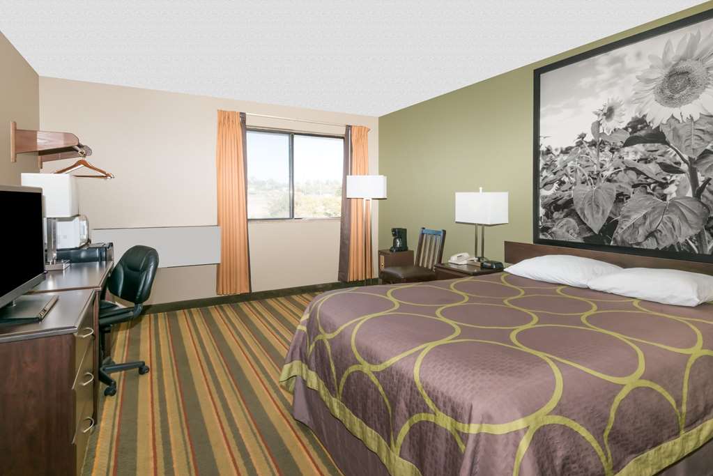 Super 8 by Wyndham Topeka Wanamaker RD I 70 - photo 7