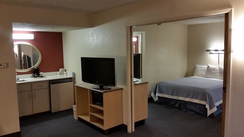 Days Inn by Wyndham Buena Park - photo 16