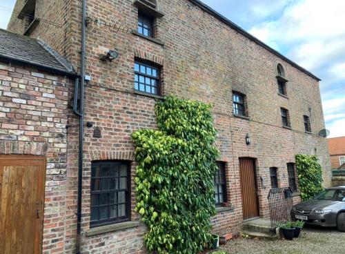 The Carriage House Bilbrough York Sleeps 24