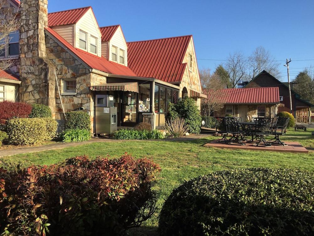 Phillips Historic Motel & Cottages - photo 102