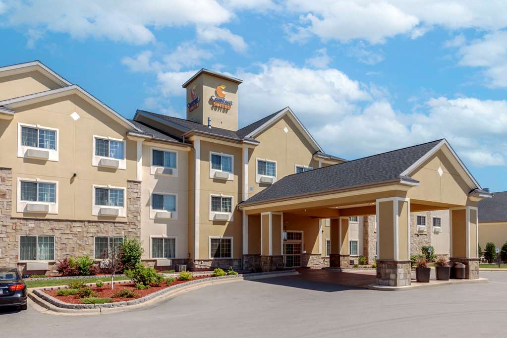 Comfort Suites Johnson Creek Conference Center - featured photo
