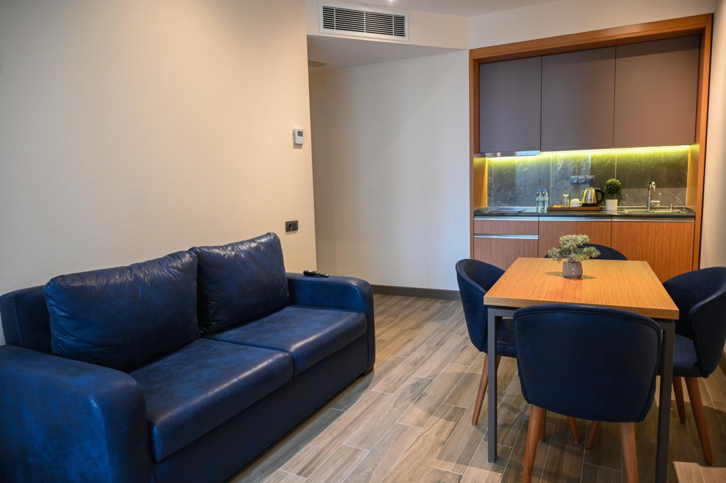 New wave apart hotel