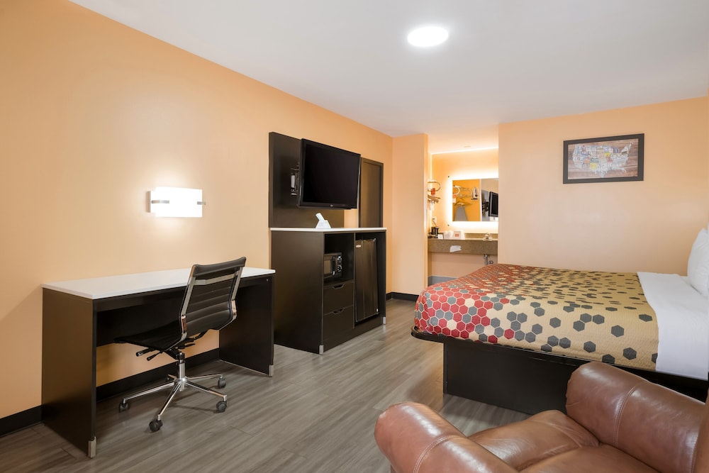 The Jewel Motel - photo 10
