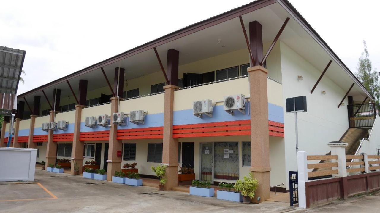 Sangthong Building — Mae Chaem — photo 3