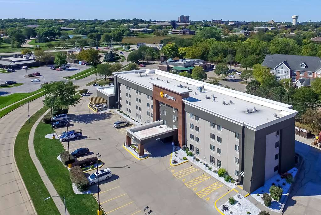 La Quinta Inn & Suites by Wyndham Des Moines West Clive - photo 11