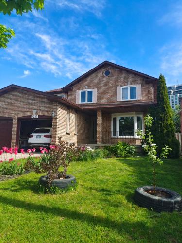 Tom Oker唐人之家 in Mississauga, Canada