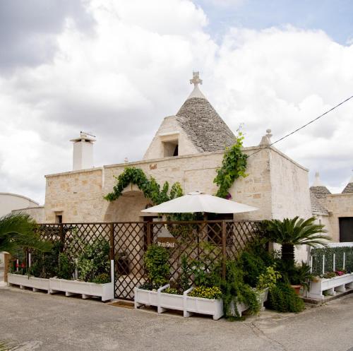 Trulli Balè — 4-Star Luxury Hotel in Locorotondo, Italy