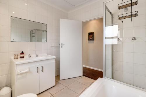 77 Balmoral Heights
