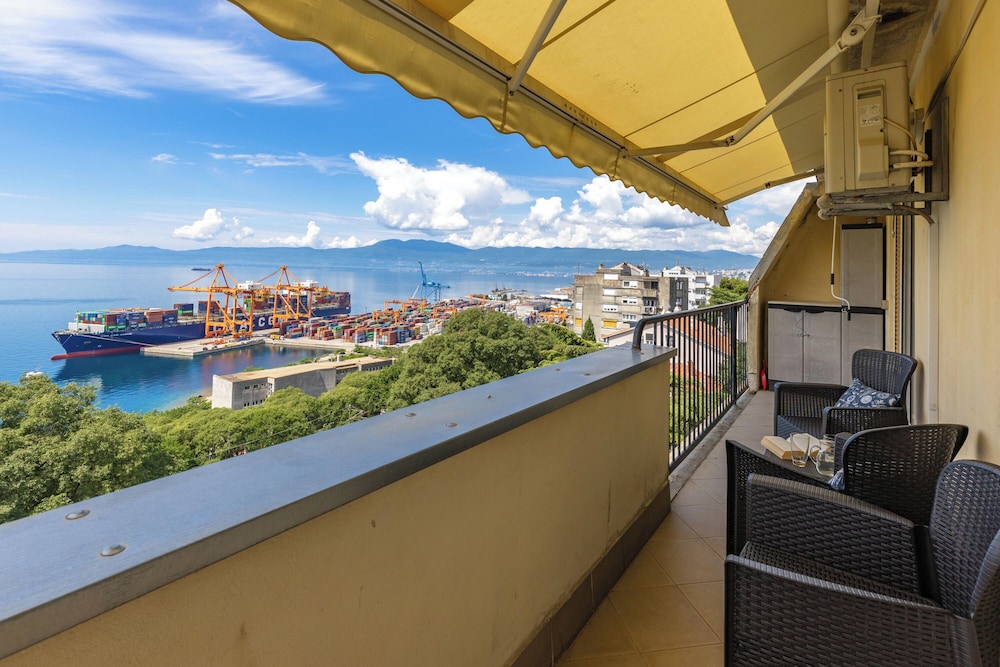 Seaview City Apartment Frida — 4-Star Luxury Hotel in Rijeka, Croatia