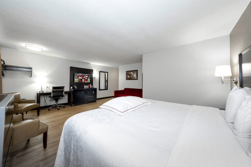 Red Roof Inn PLUS Huntsville - photo 11
