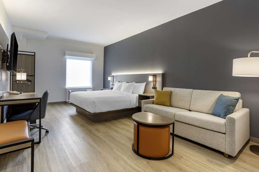 Comfort Inn & Suites Newark Liberty International Airport - photo 3
