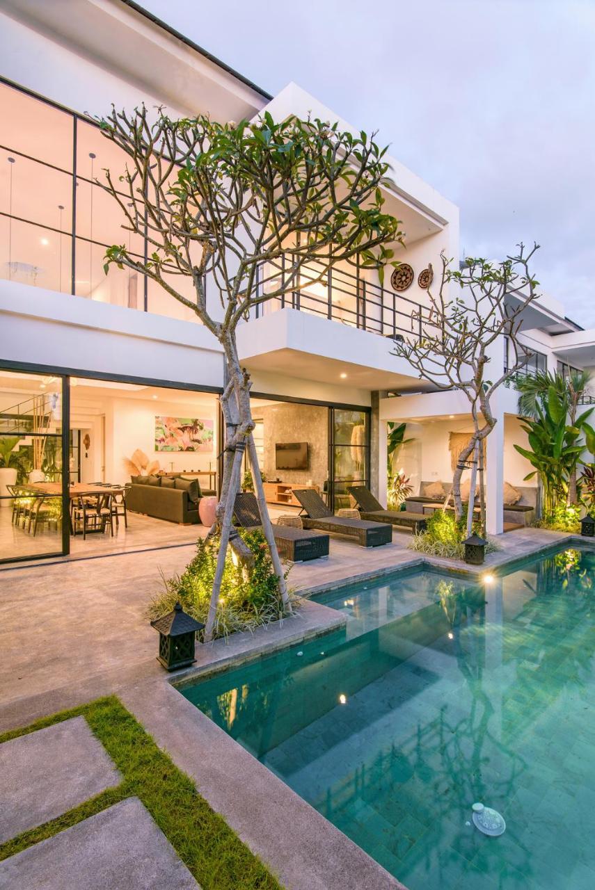 Villa Soho Luxury & Indulgence Close To Finns Beach Club — 4-Star Luxury Hotel in Canggu, Indonesia